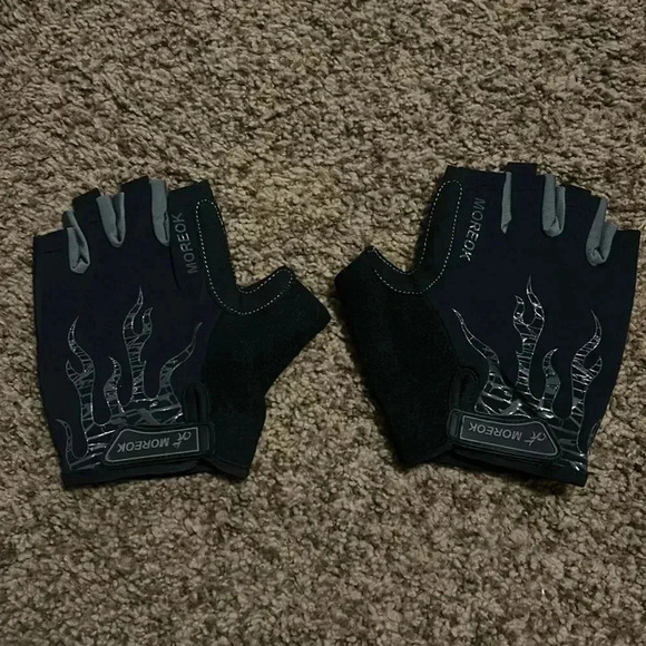 Moreok Other - Moreok brand men’s workout gloves-New, never used size XL